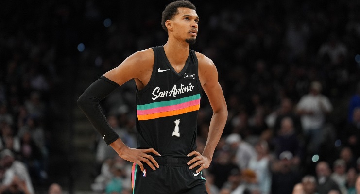 NBA杯1/4决赛打湖人！队记：马刺正在权衡是否让文班在本场复出