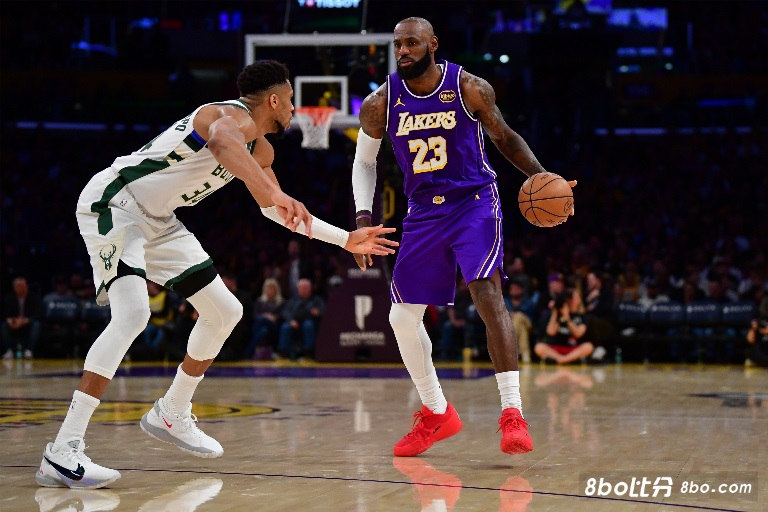 湖人VS雄鹿裁判报告：字母哥对詹姆斯盖帽没犯规!